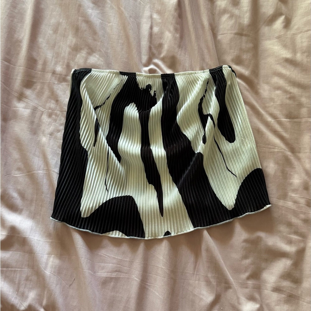 Black & White Abstract Pleated Top